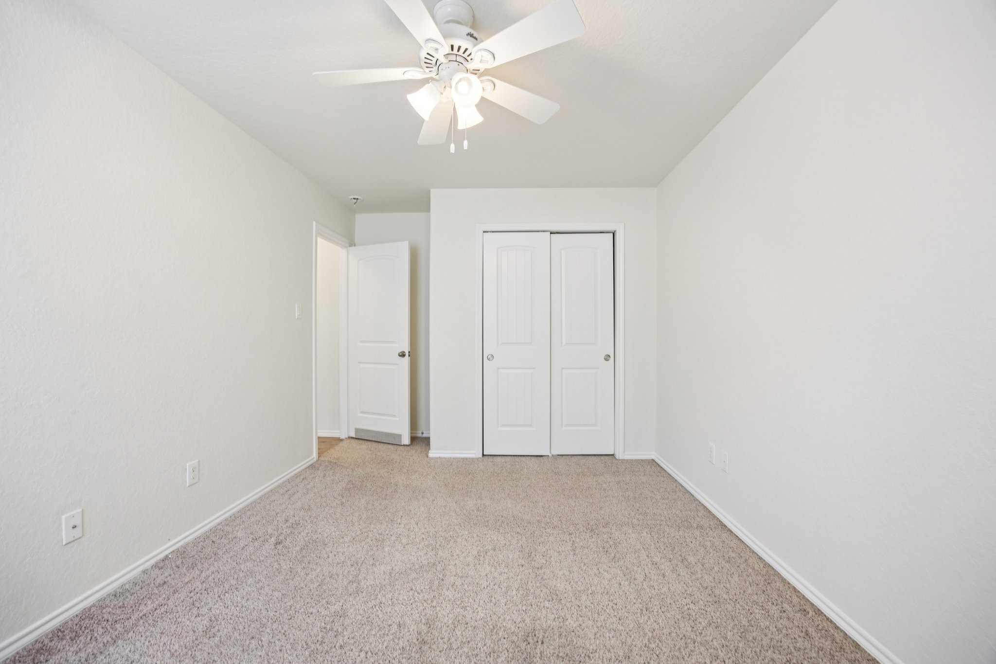 Field Ridge-S2203-020.jpg