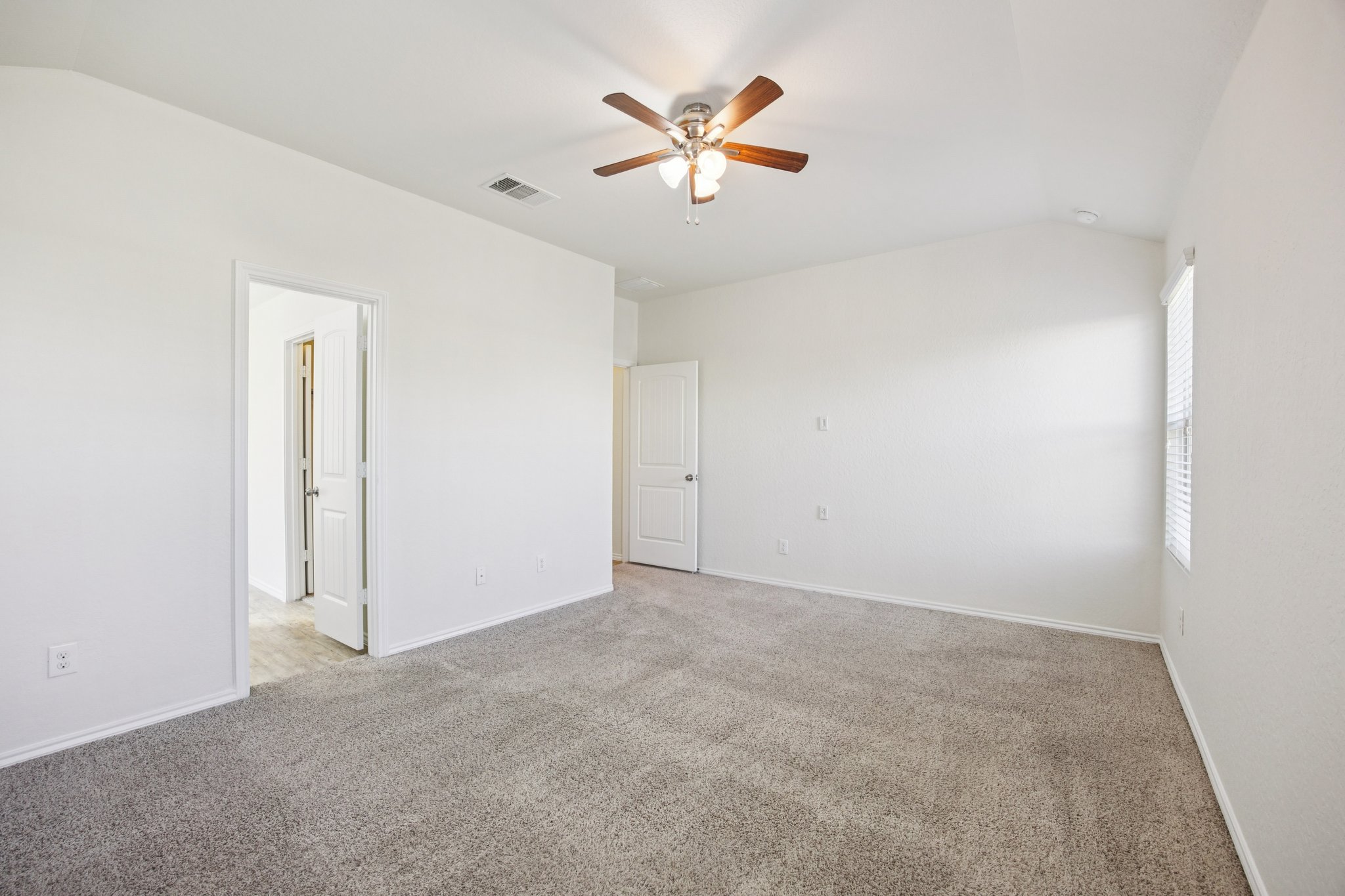 Field Ridge-S2203-023.jpg