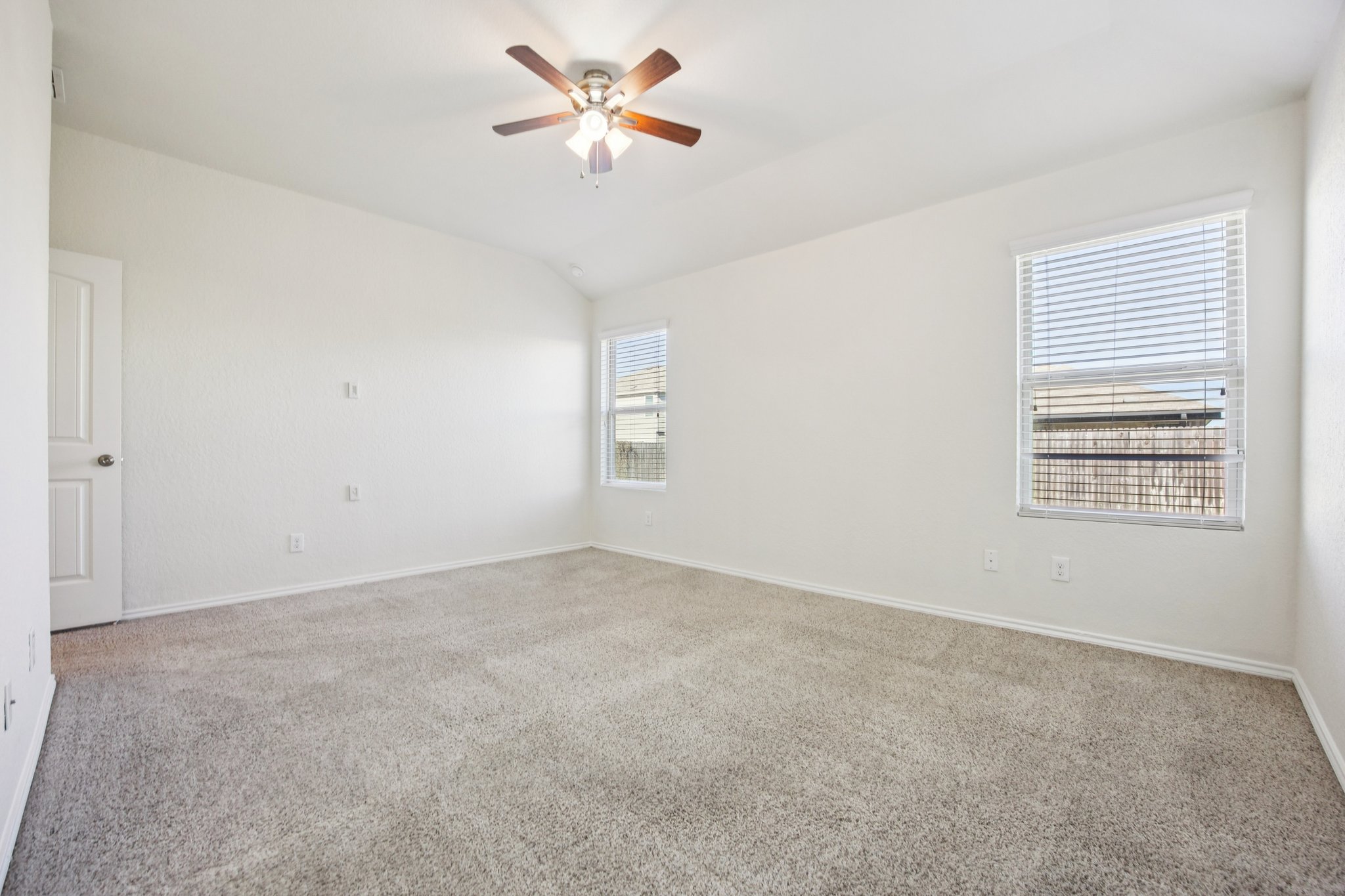 Field Ridge-S2203-024.jpg