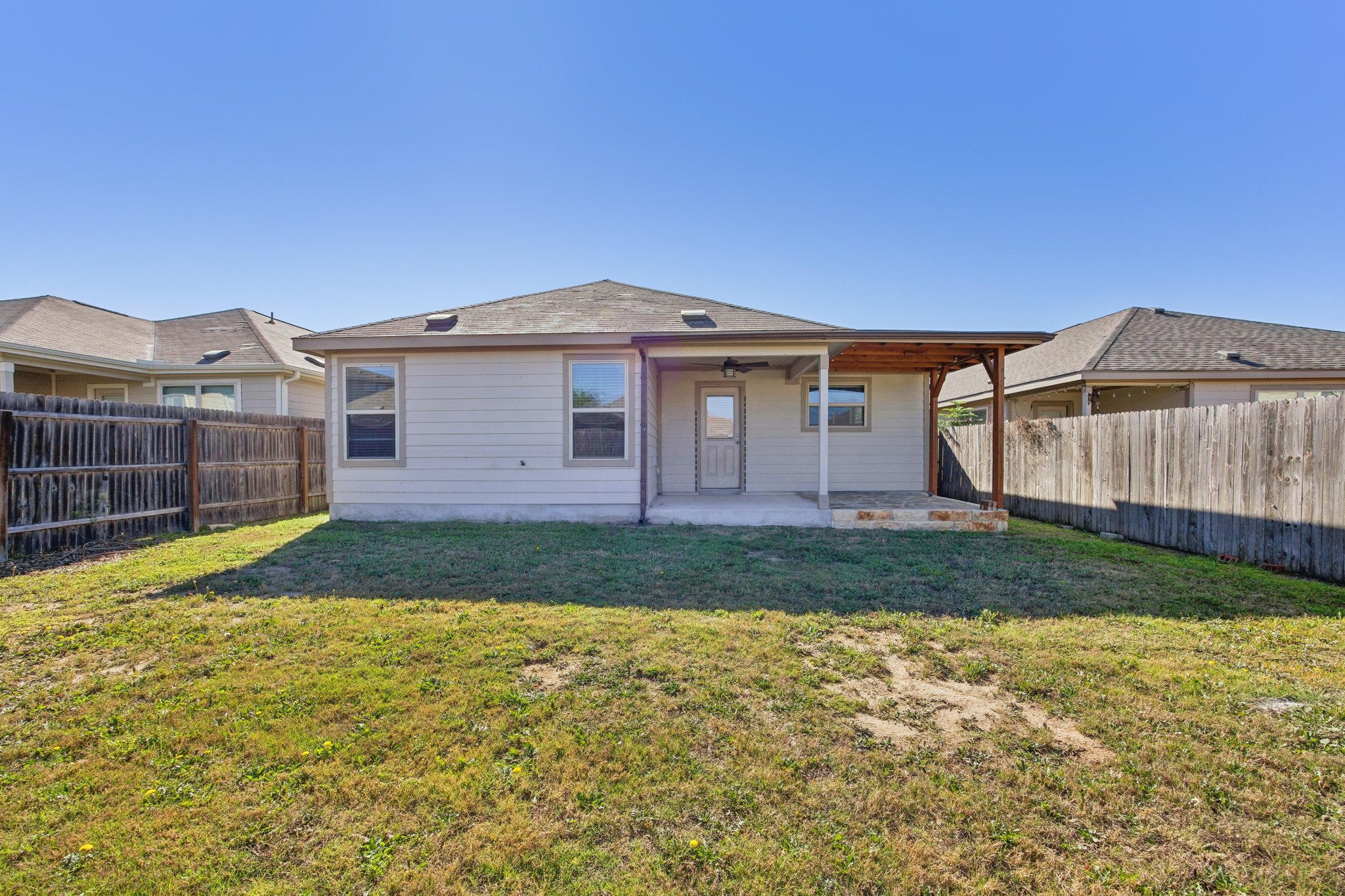 Field Ridge-S2203-030.jpg