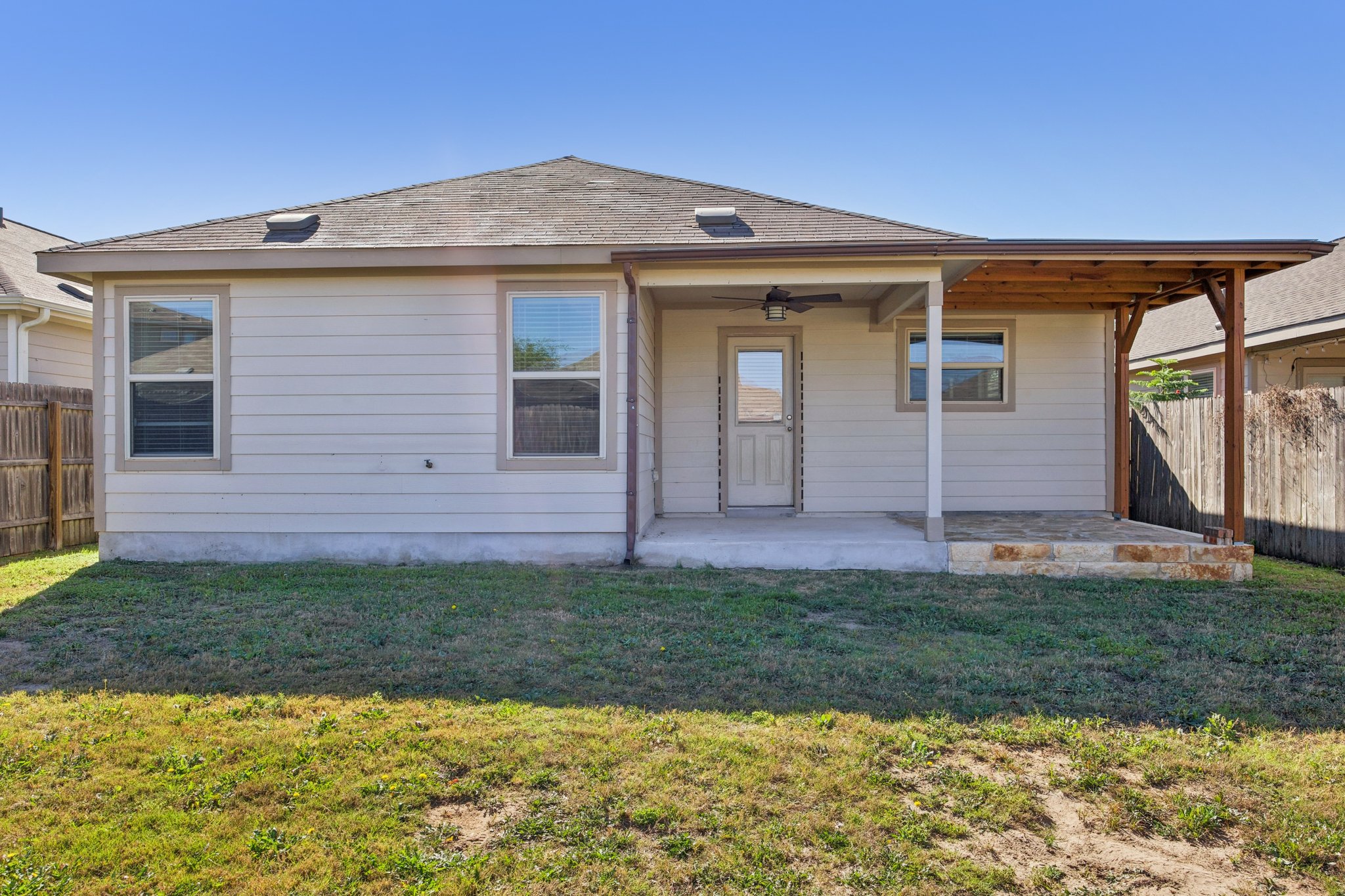 Field Ridge-S2203-031.jpg