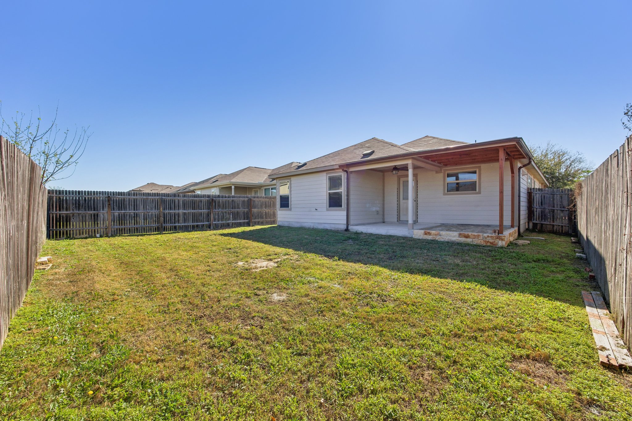 Field Ridge-S2203-032.jpg