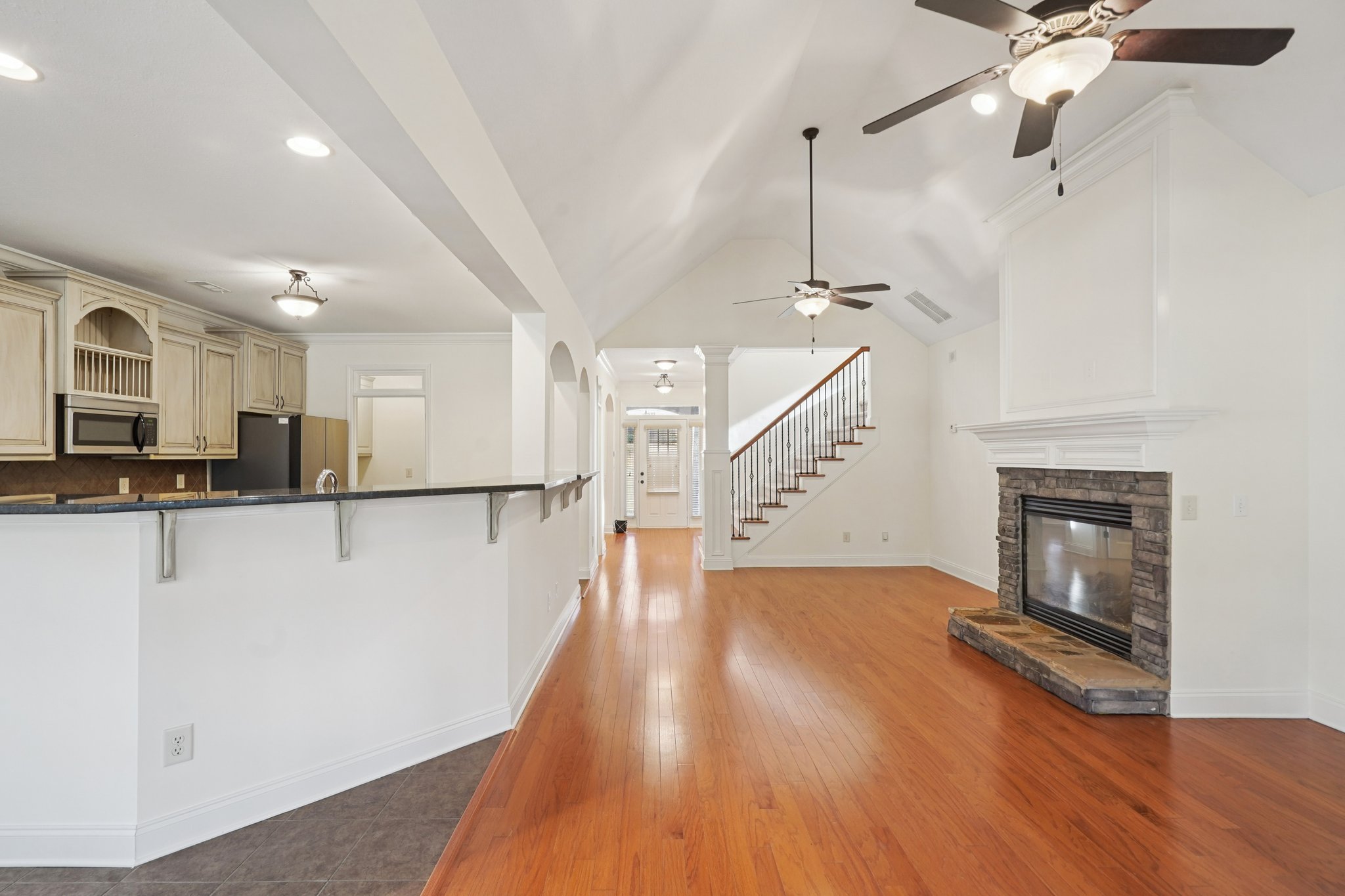 Greenview Dr-S1812-004.jpg