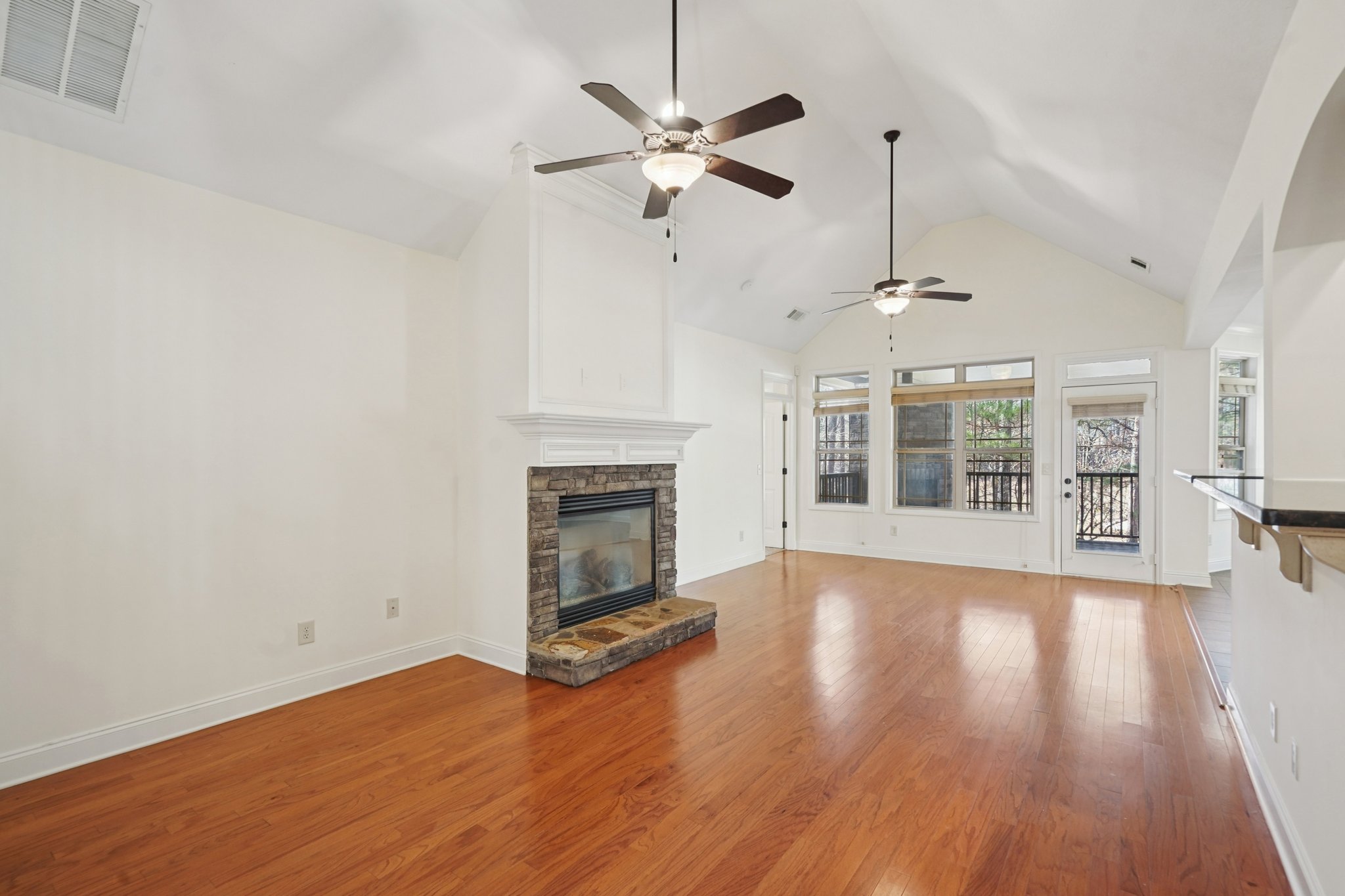 Greenview Dr-S1812-005.jpg