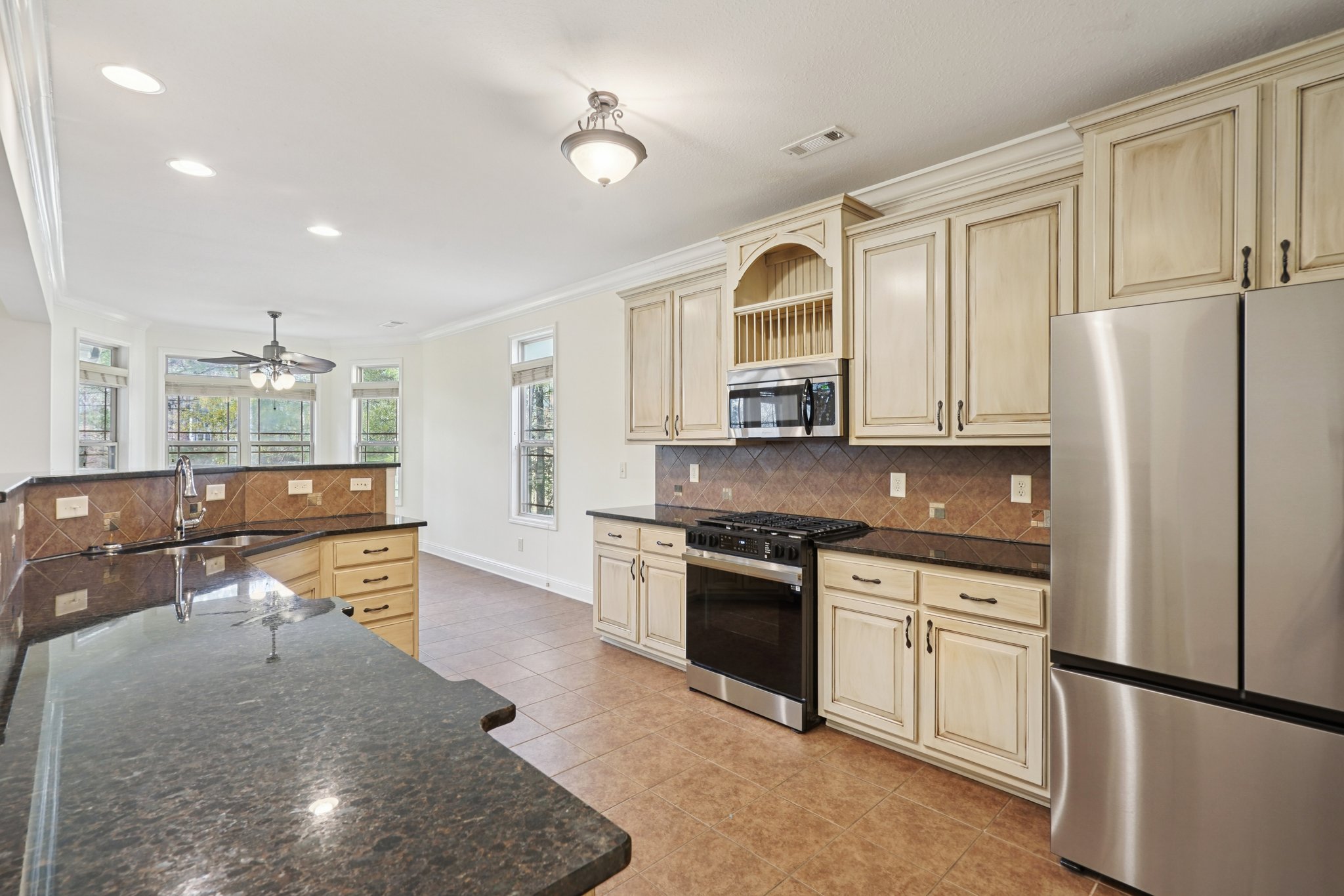 Greenview Dr-S1812-011.jpg