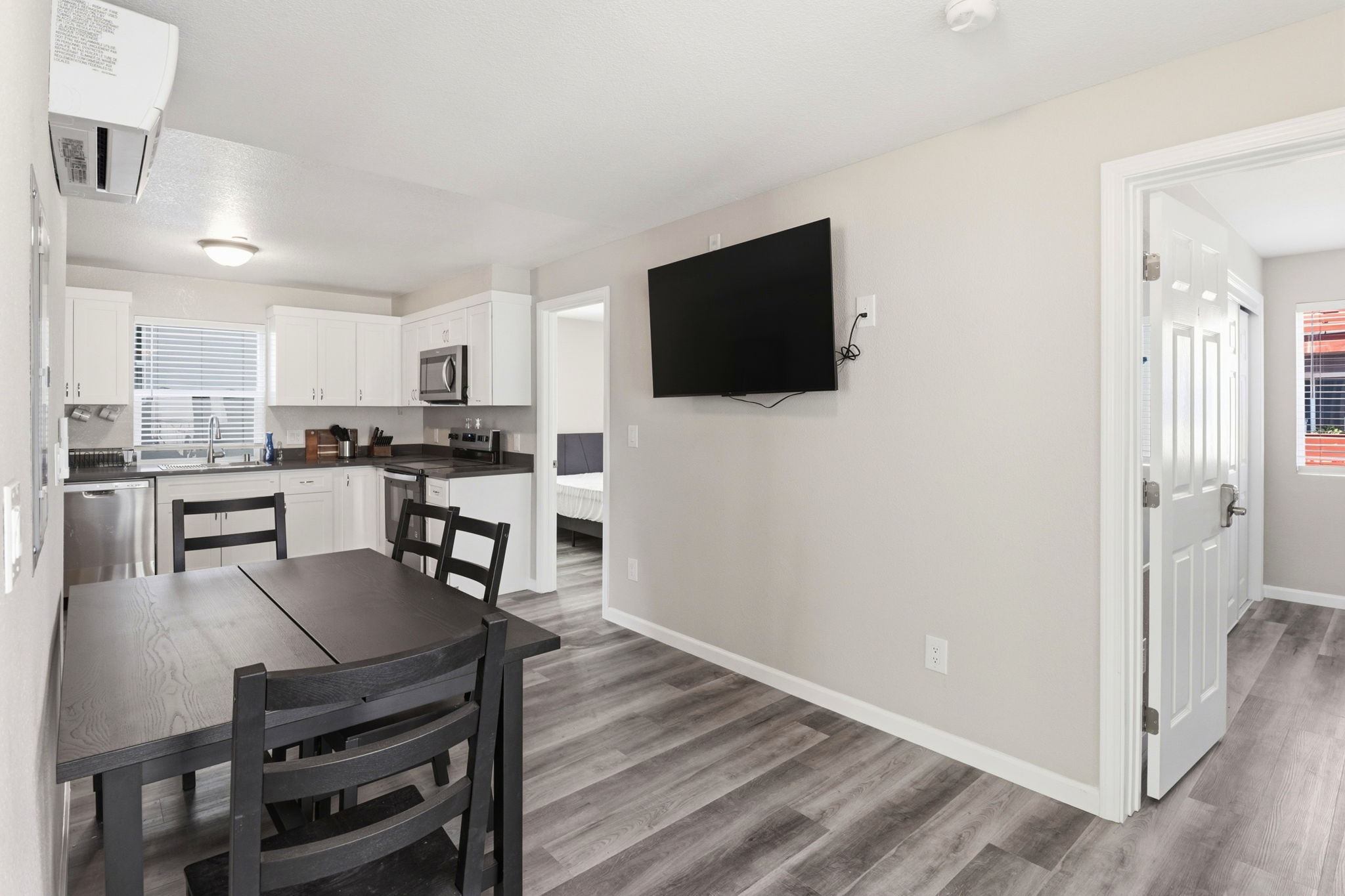 015_F8_160 Harrison Ave