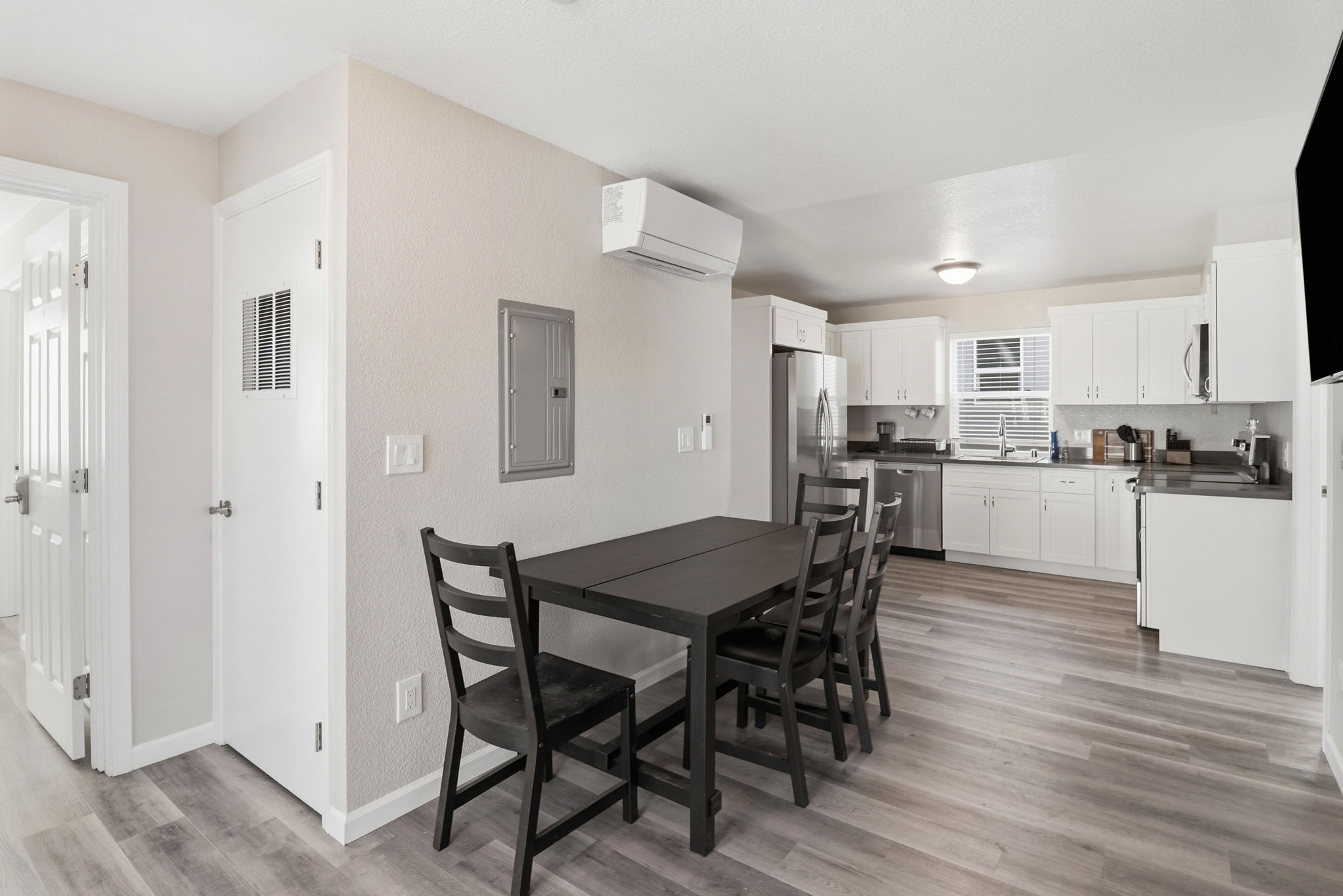 017_F8_160 Harrison Ave