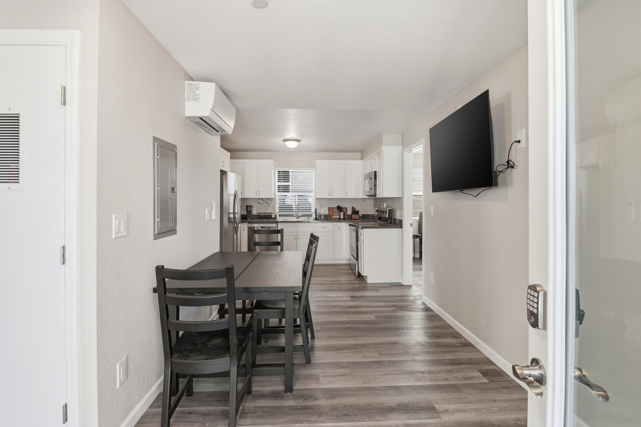 018_F8_160 Harrison Ave