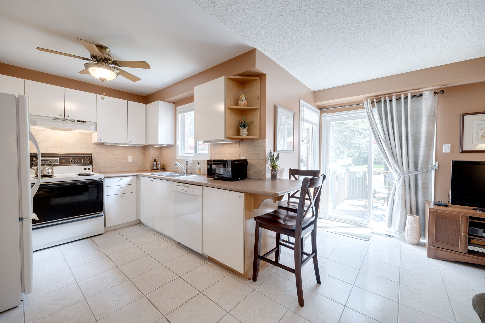 Aurora property showcase — delivered property photograph 10