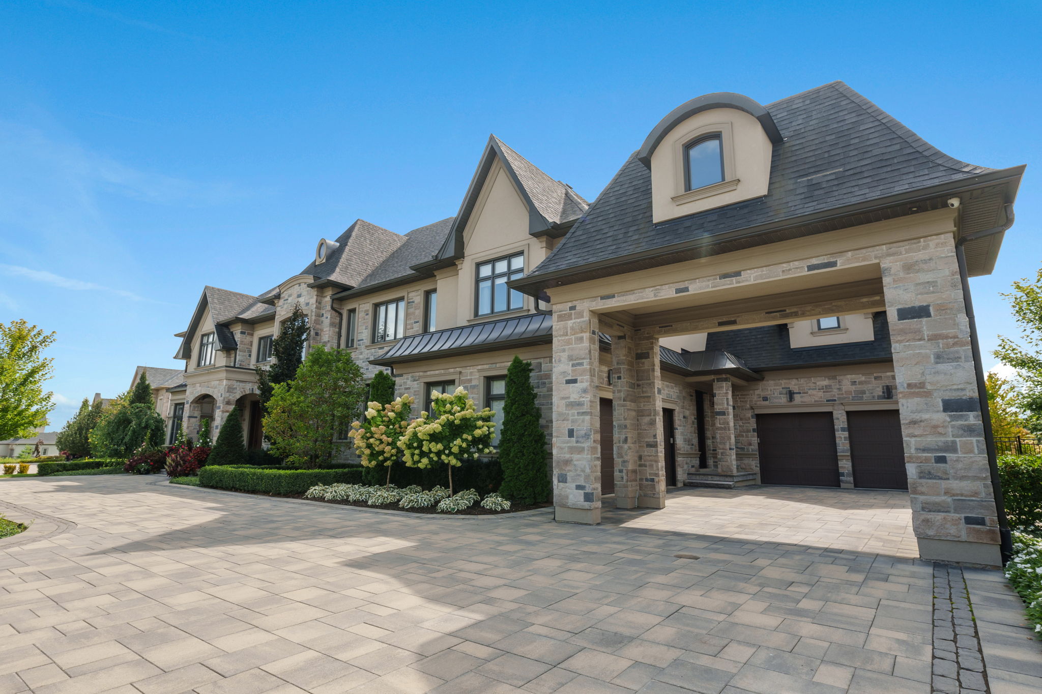 160 Spicewood Cres Vaughan, ON L4H 3N5