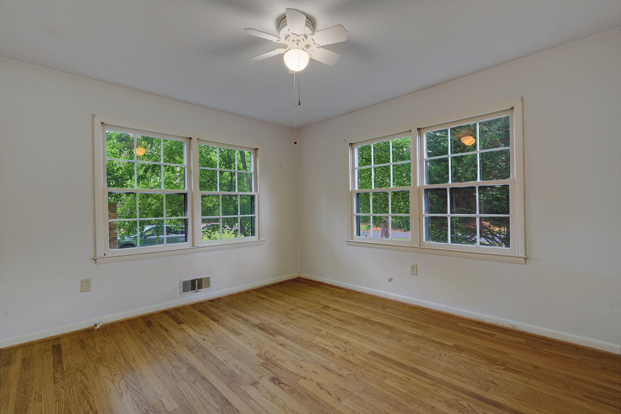 Bedroom #3 (Front, Corner)