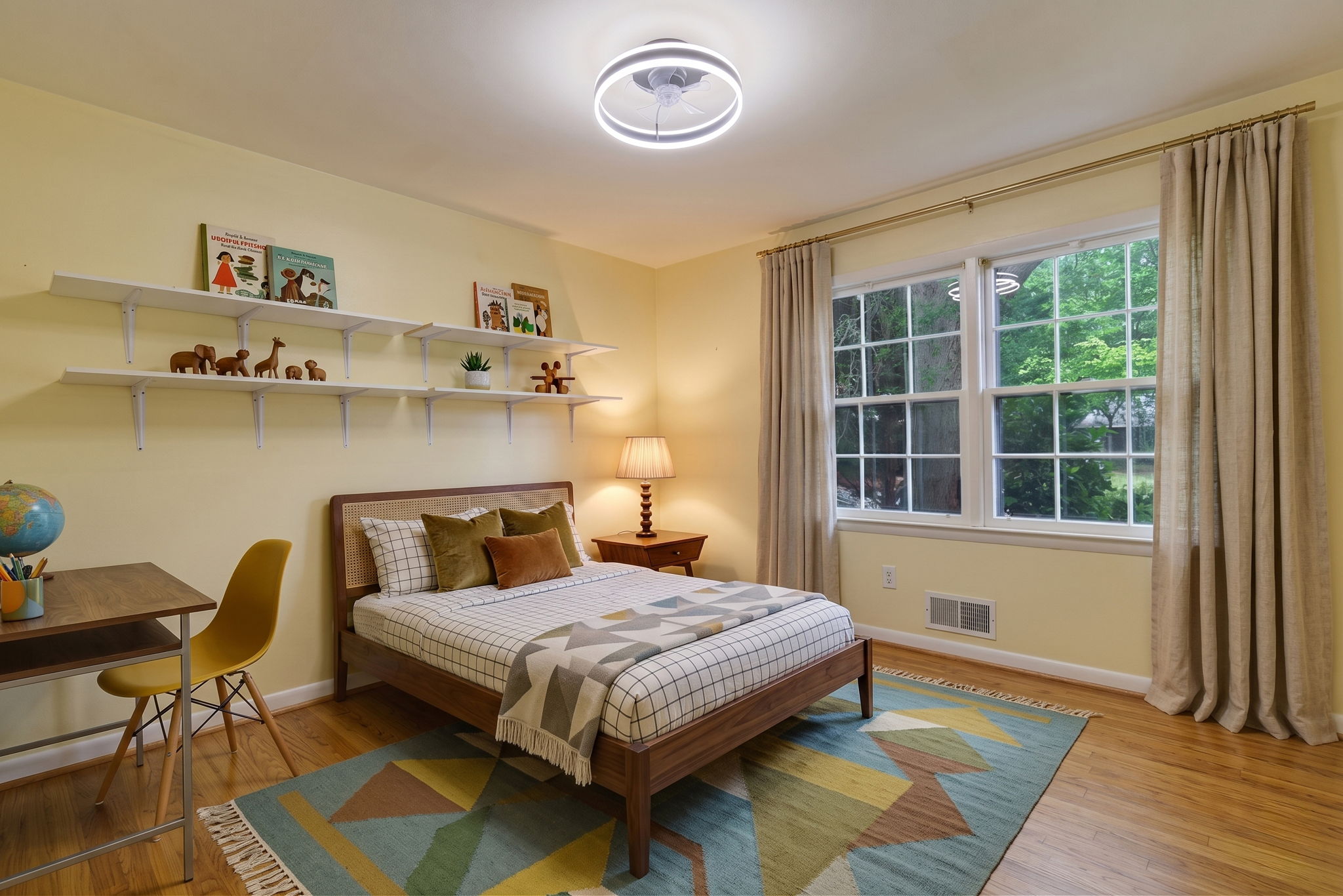 Bedroom #2 (Front, Middle)