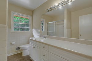 Full Bathroom #2