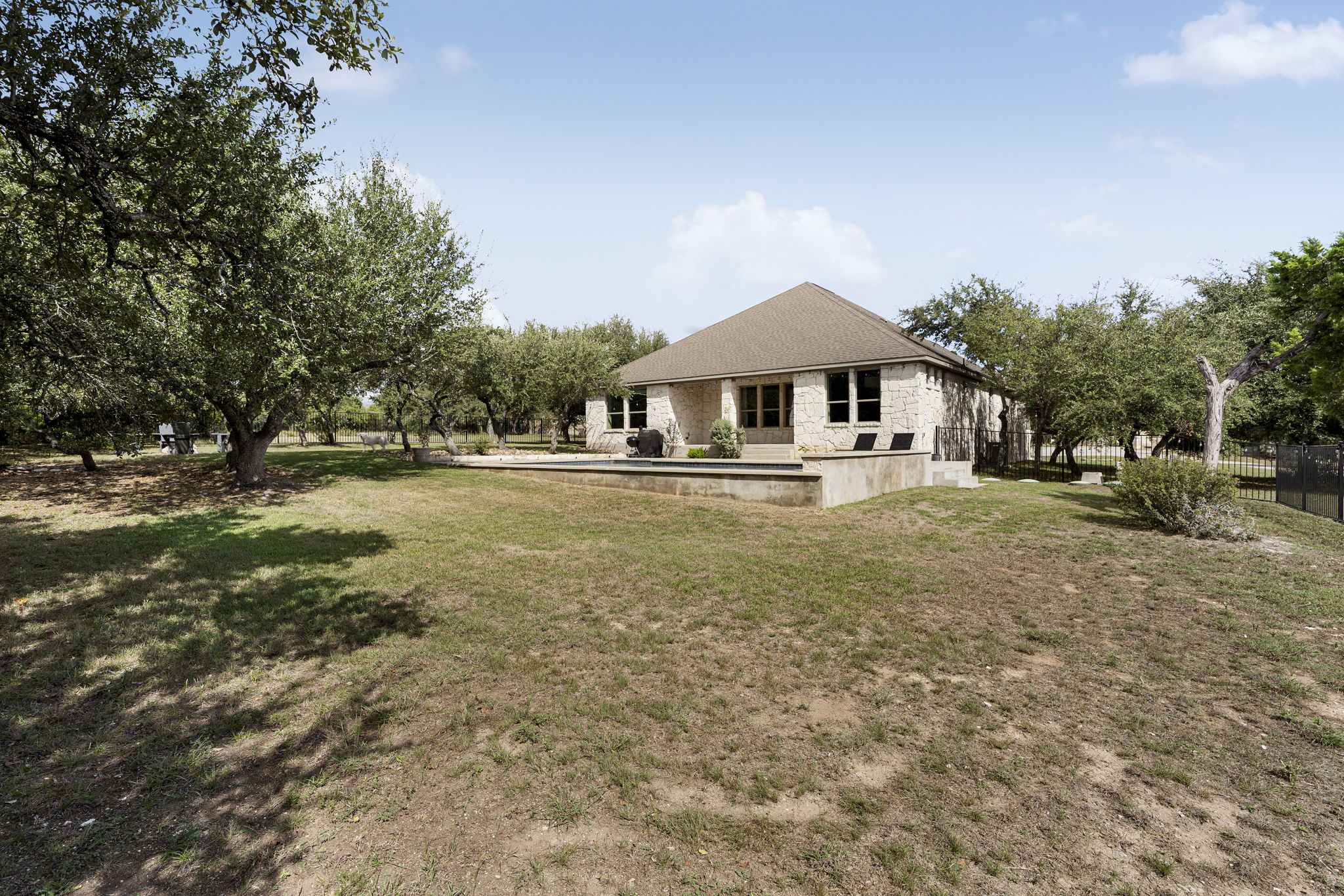  Photo 44