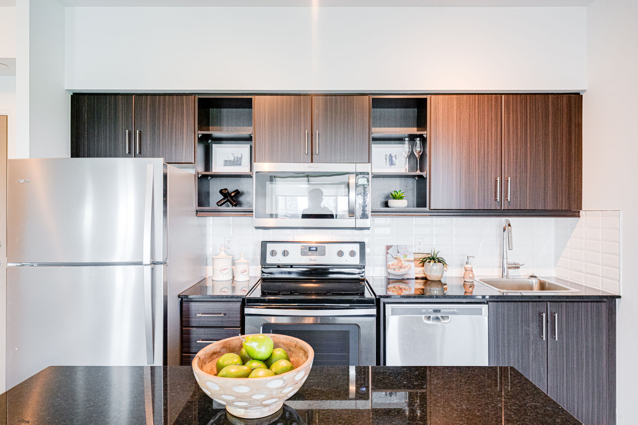 160 Vanderhoof Ave Unit 1615 Toronto, ON M4G 0B7