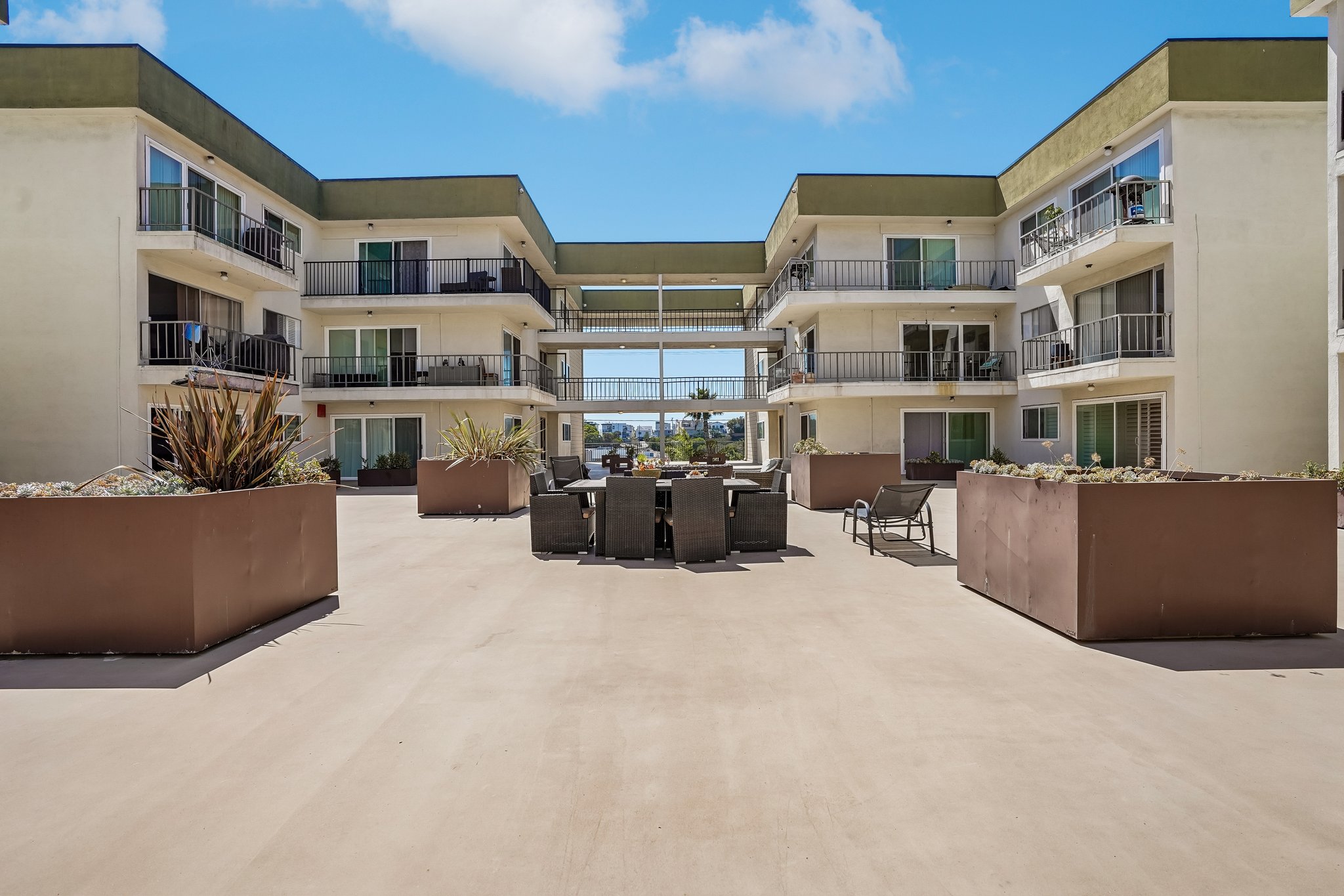 Ardmore Ave 319-1808-902.jpg