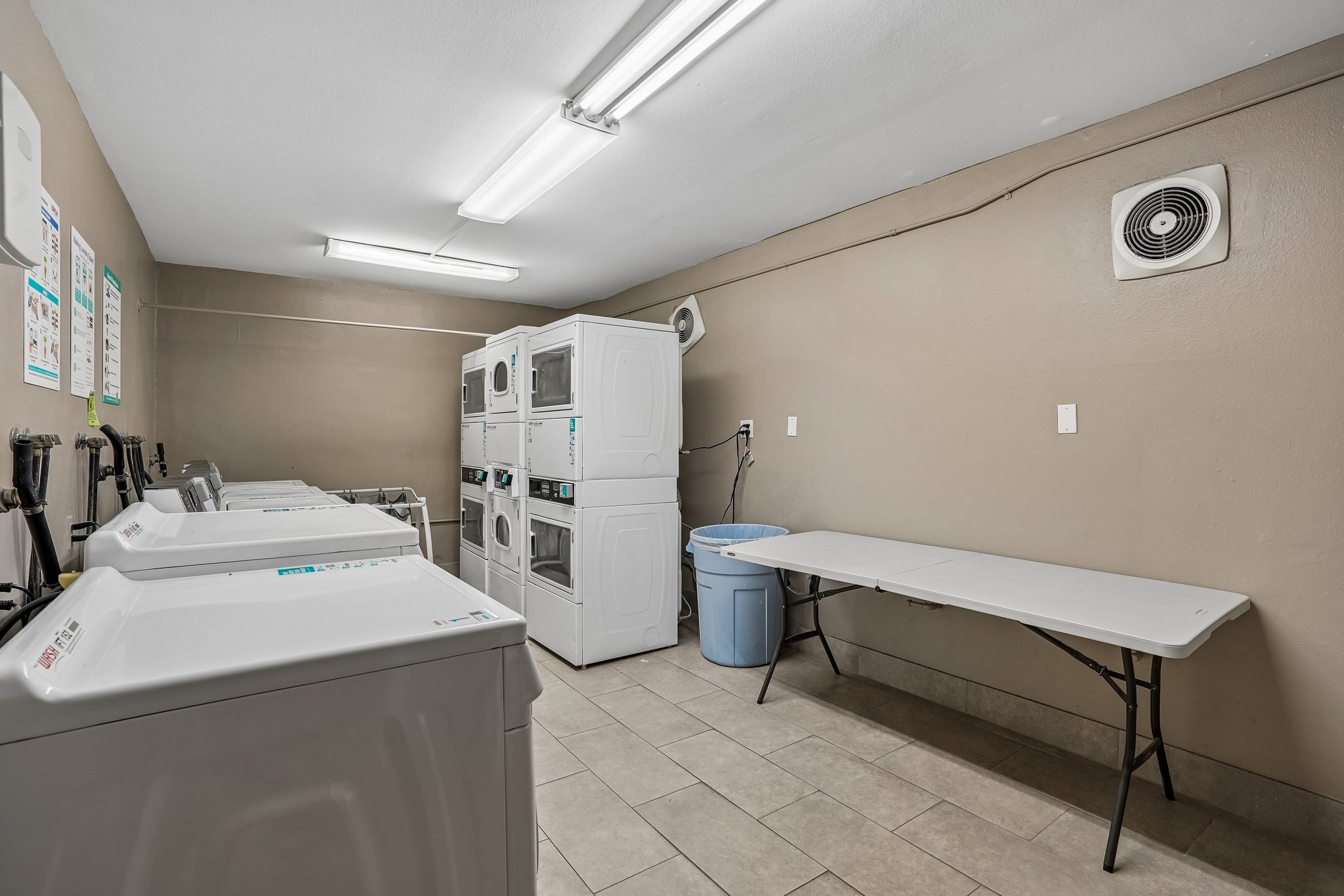 Ardmore Ave 319-1808-908.jpg