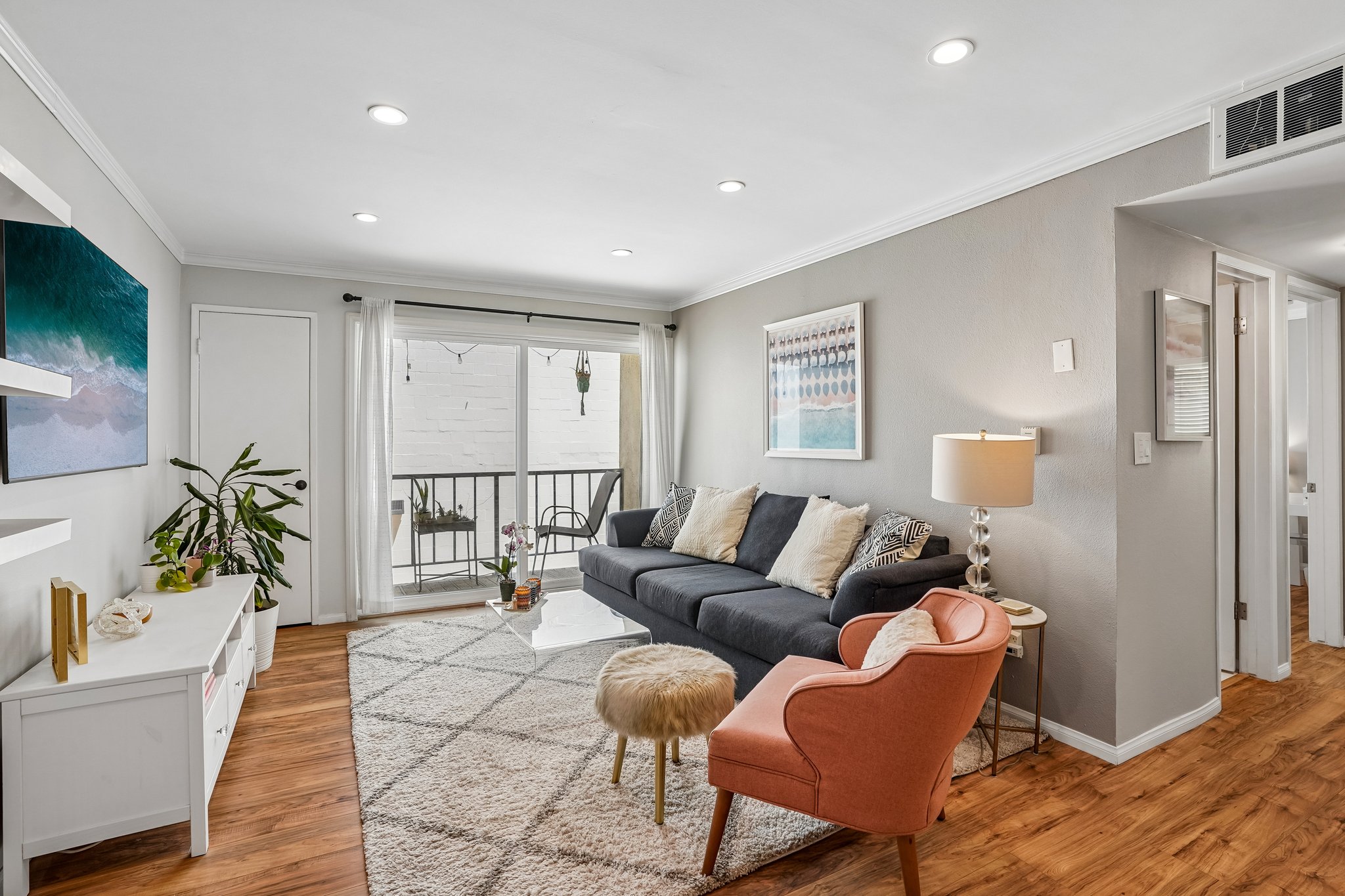 Ardmore Ave 319-S1808-002.jpg