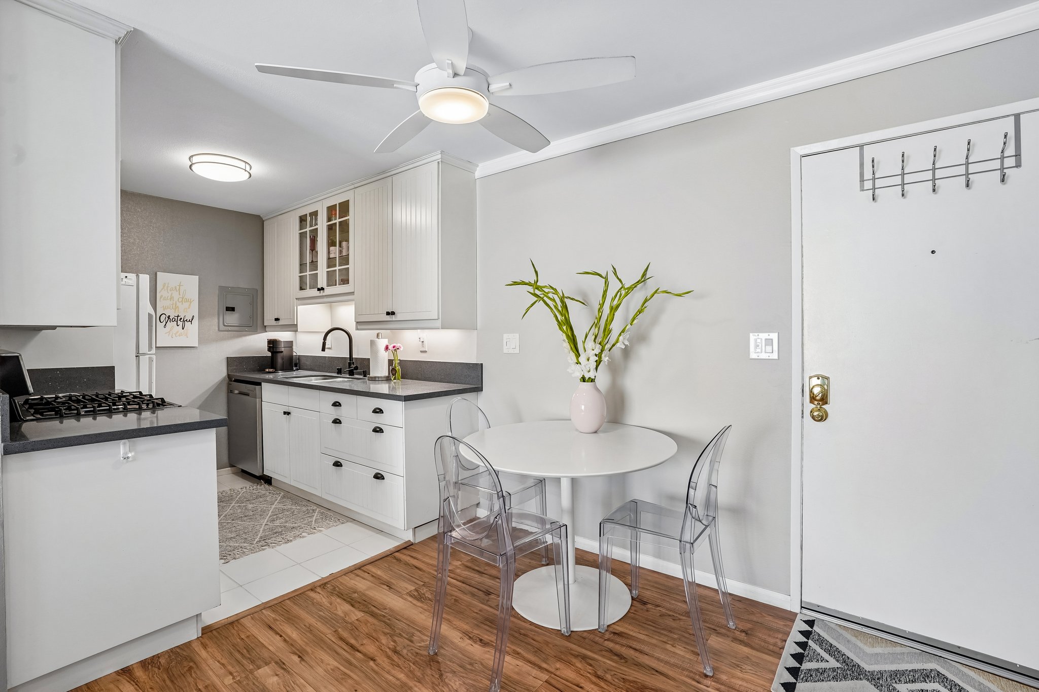 Ardmore Ave 319-S1808-008.jpg