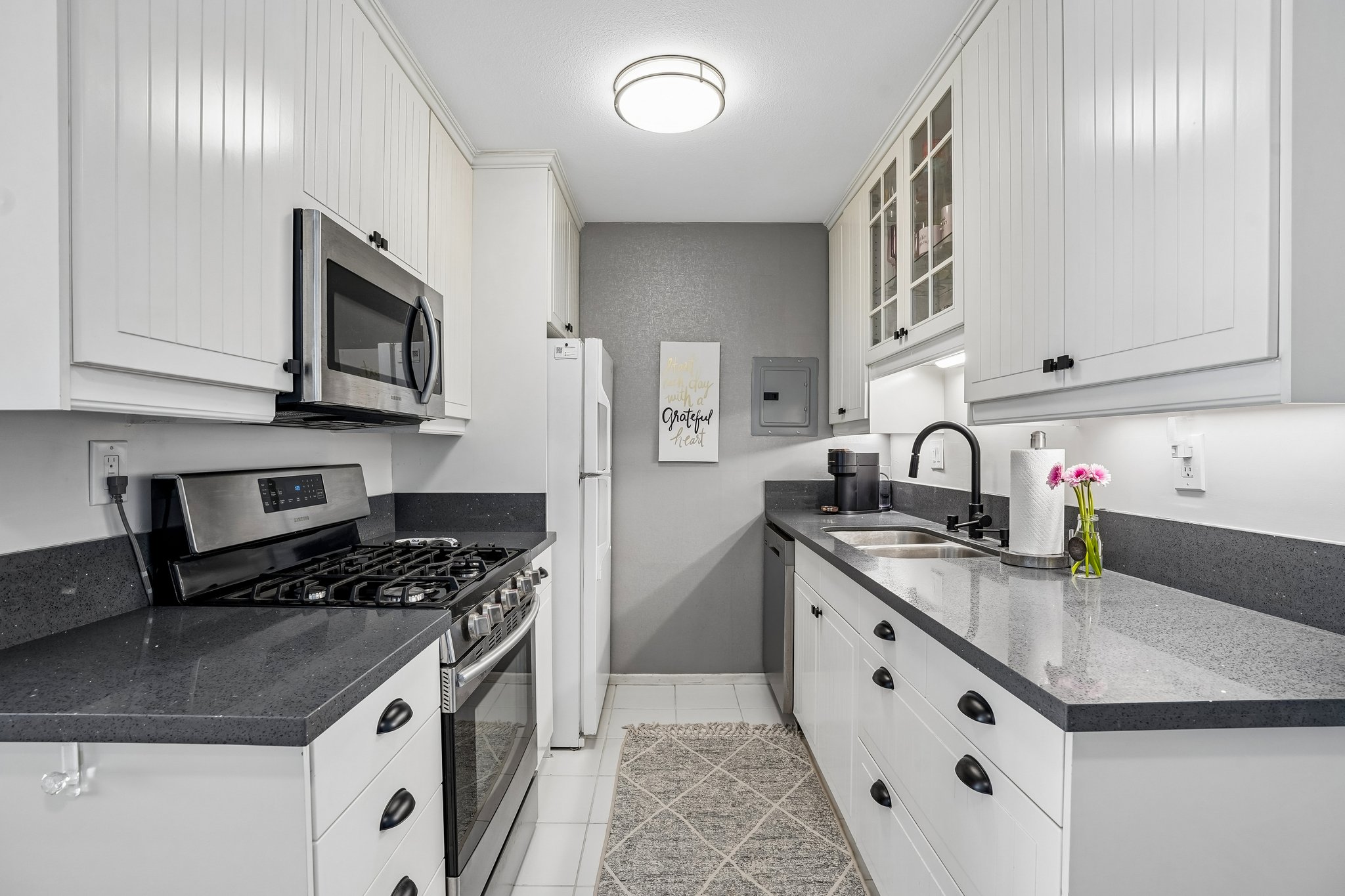 Ardmore Ave 319-S1808-011.jpg