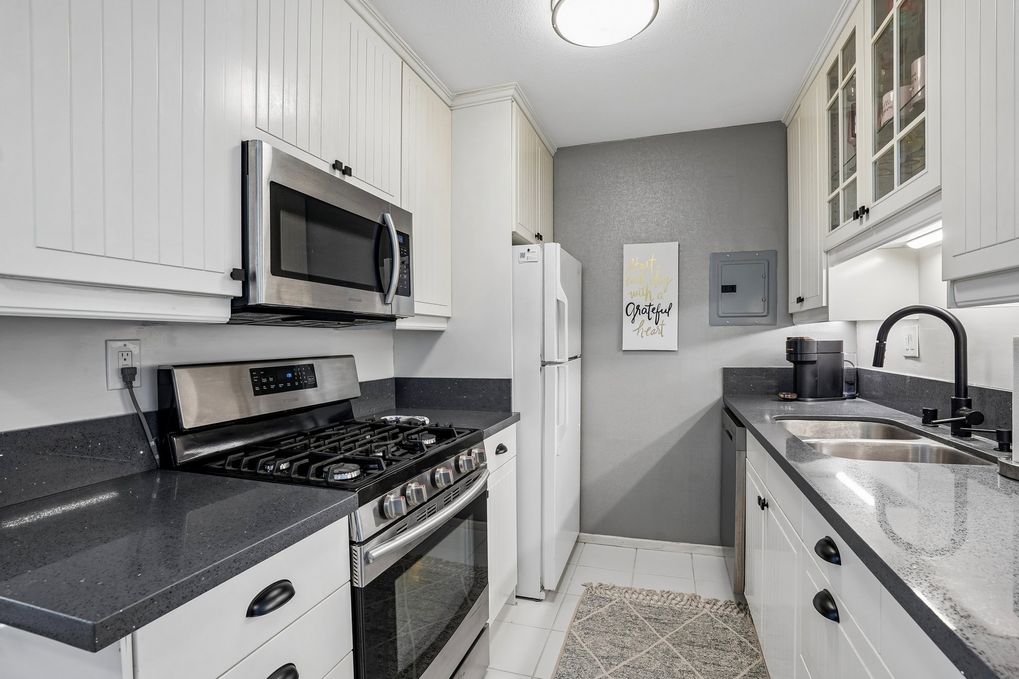 Ardmore Ave 319-S1808-012.jpg