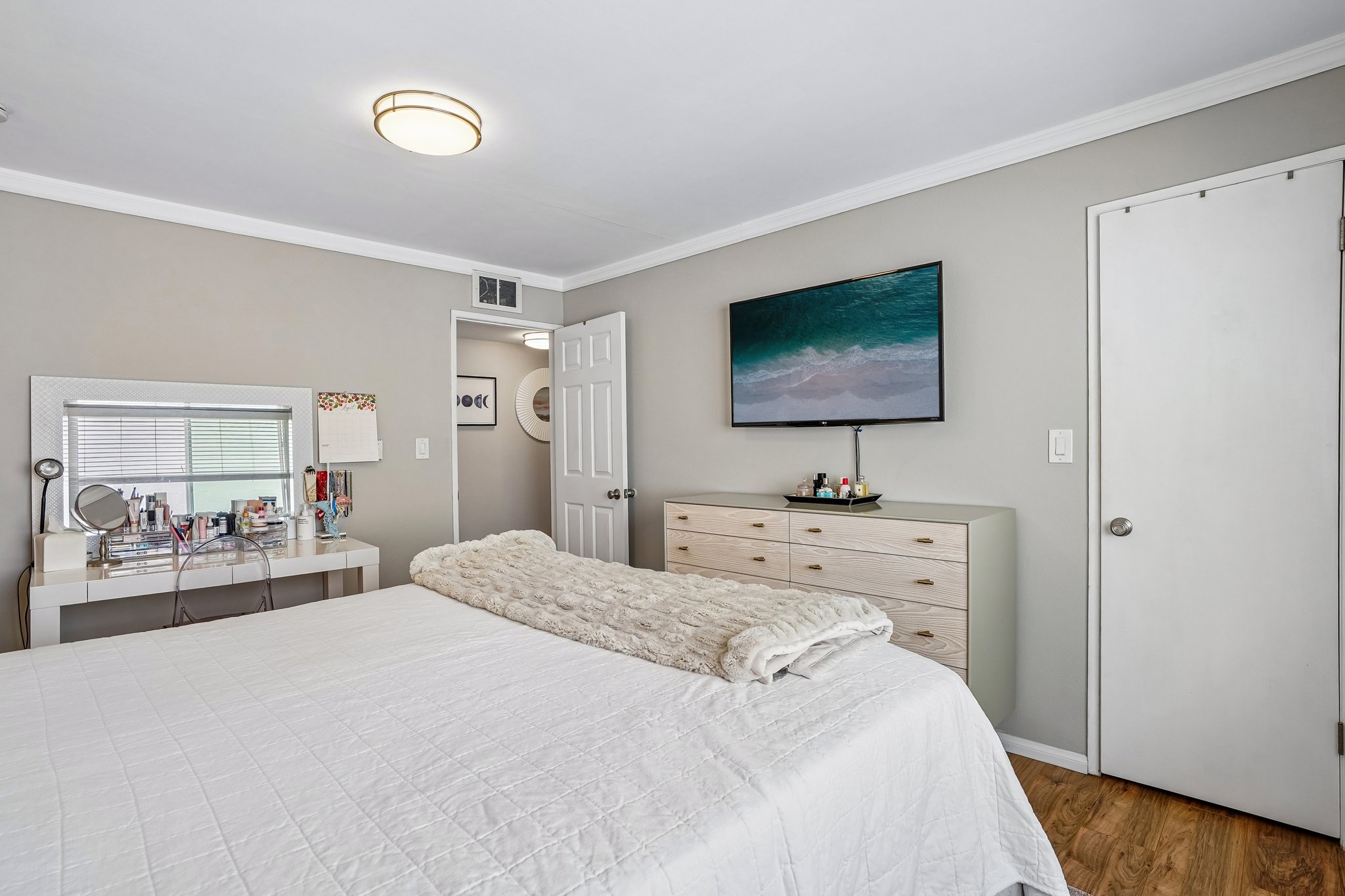 Ardmore Ave 319-S1808-018.jpg