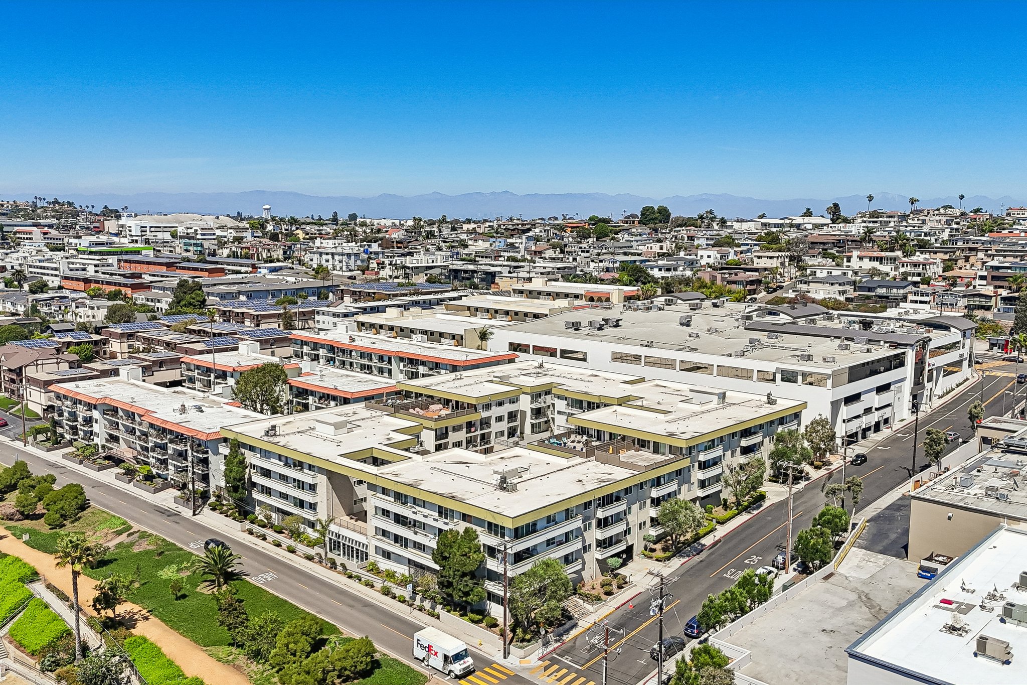 Ardmore Ave 319-S1808-021.jpg