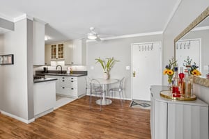Ardmore Ave 319-S1808-007.jpg