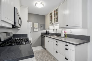 Ardmore Ave 319-S1808-010.jpg