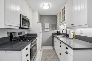 Ardmore Ave 319-S1808-011.jpg