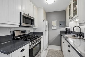 Ardmore Ave 319-S1808-012.jpg