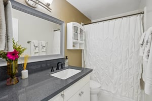 Ardmore Ave 319-S1808-014.jpg