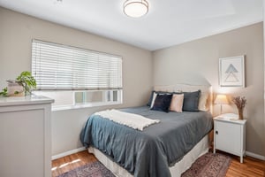 Ardmore Ave 319-S1808-015.jpg