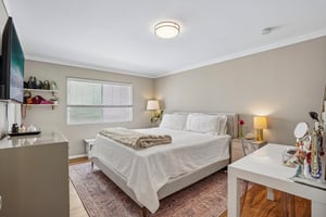 Ardmore Ave 319-S1808-016.jpg
