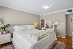 Ardmore Ave 319-S1808-017.jpg