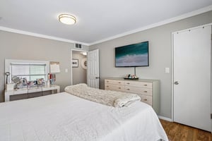 Ardmore Ave 319-S1808-018.jpg