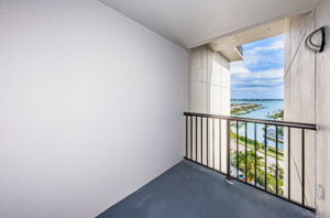 Guest Bedrooms Balcony3