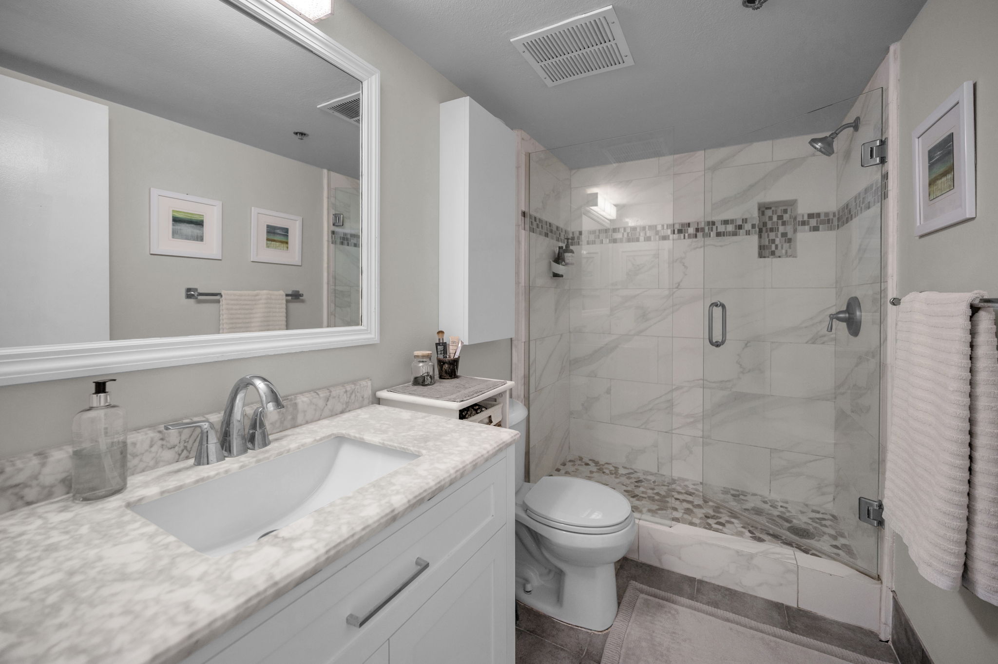 Guest Bathroom20