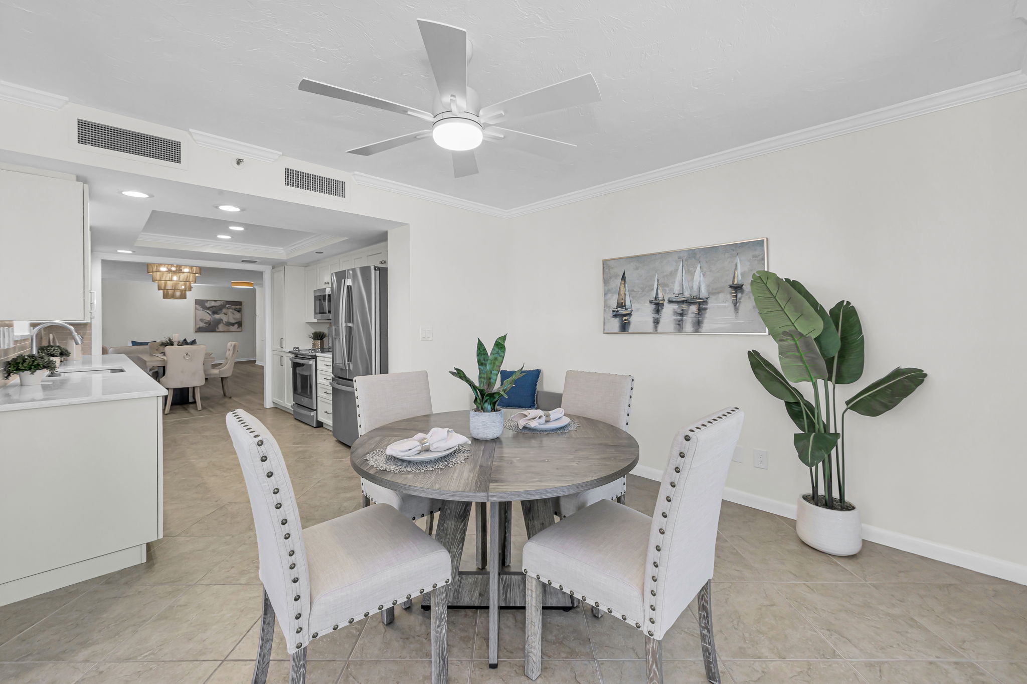 Kitchen Eat-in Area13