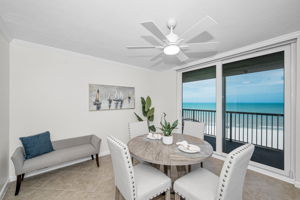 Kitchen Eat-in Area10