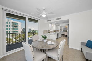 Kitchen Eat-in Area12