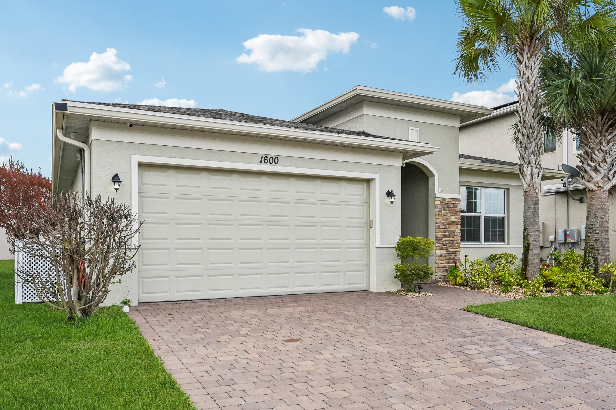 NW Vivanco St-L0803-002.jpg