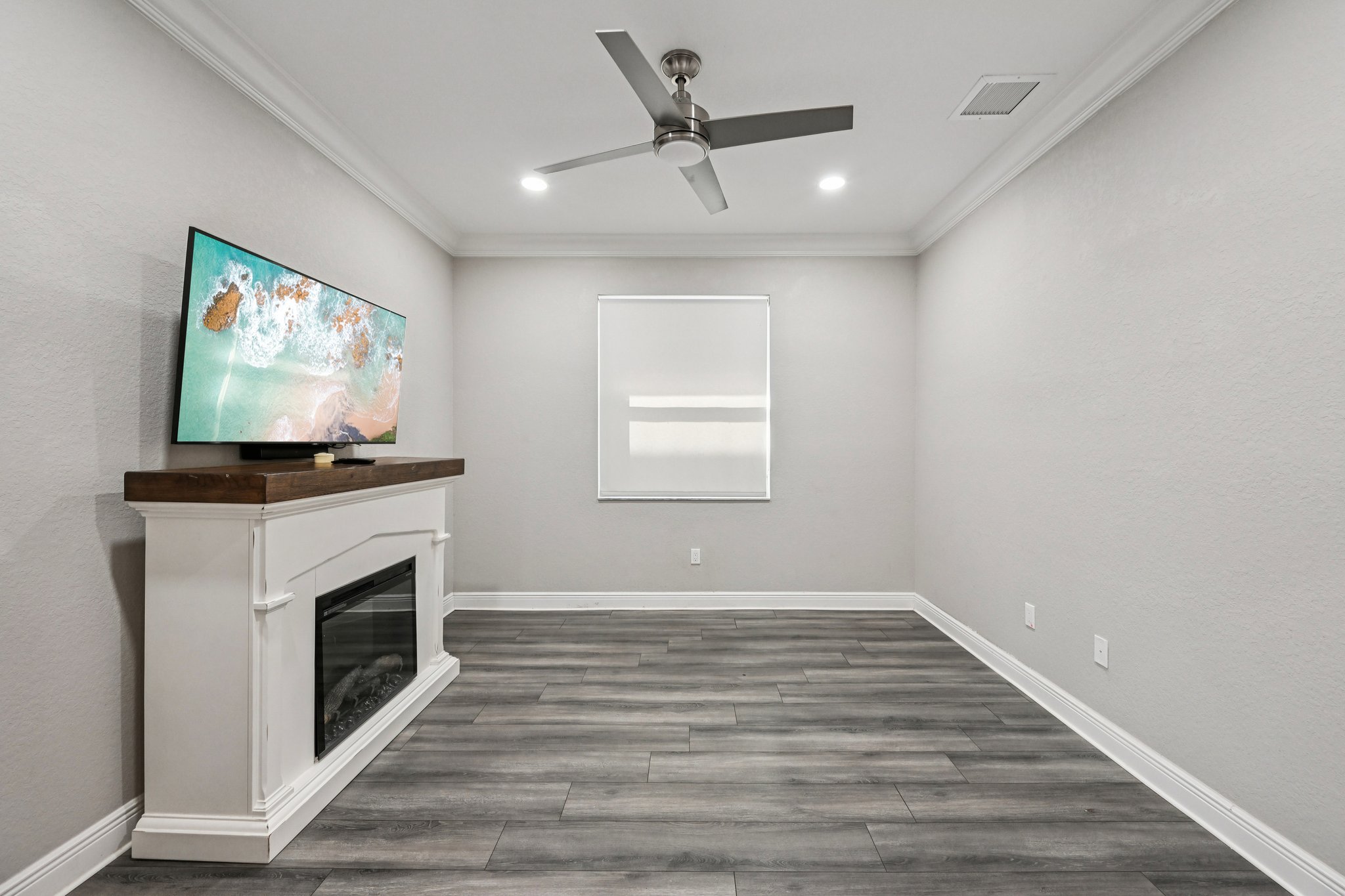 NW Vivanco St-L0803-005.jpg