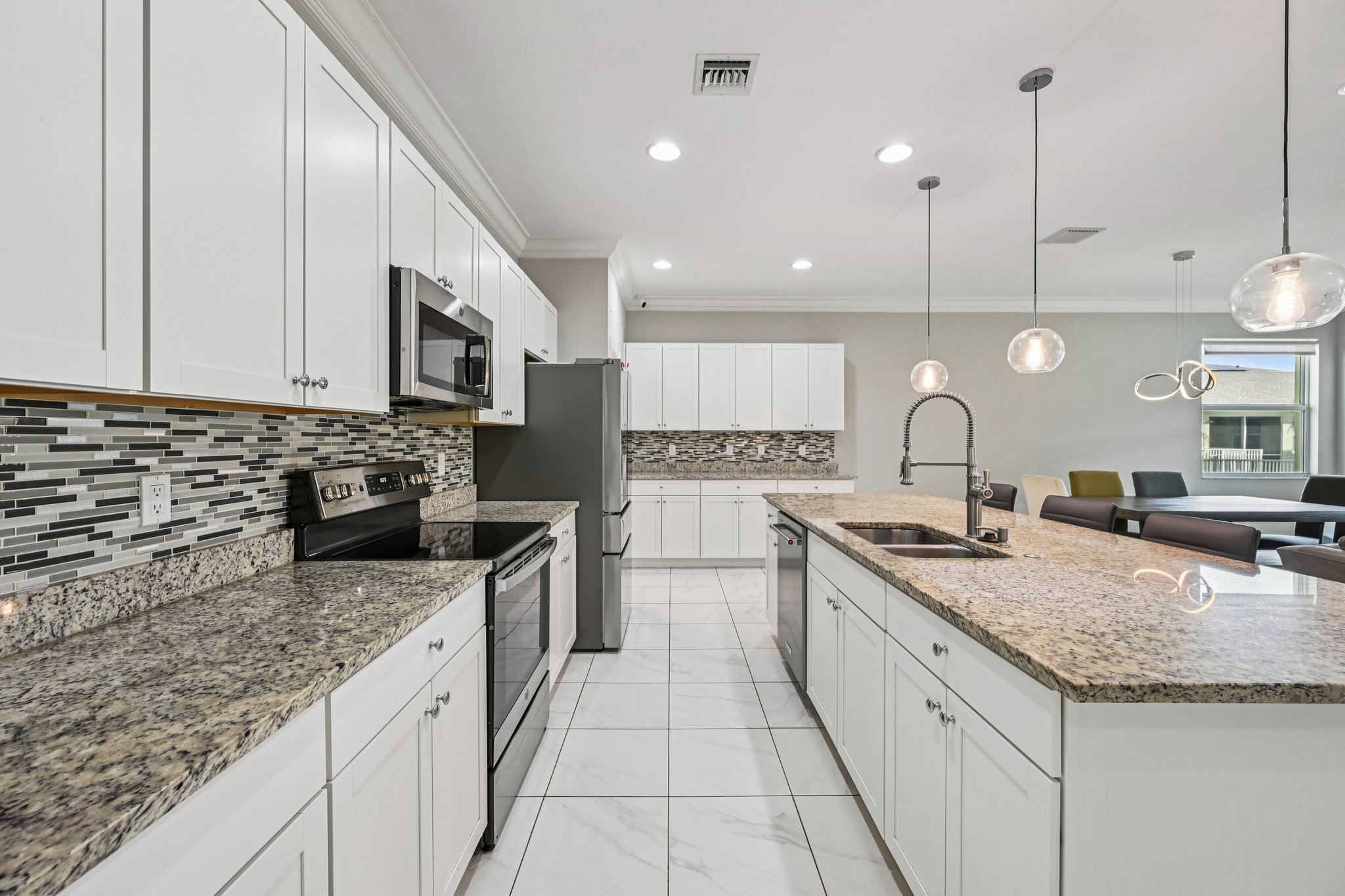 NW Vivanco St-L0803-013.jpg