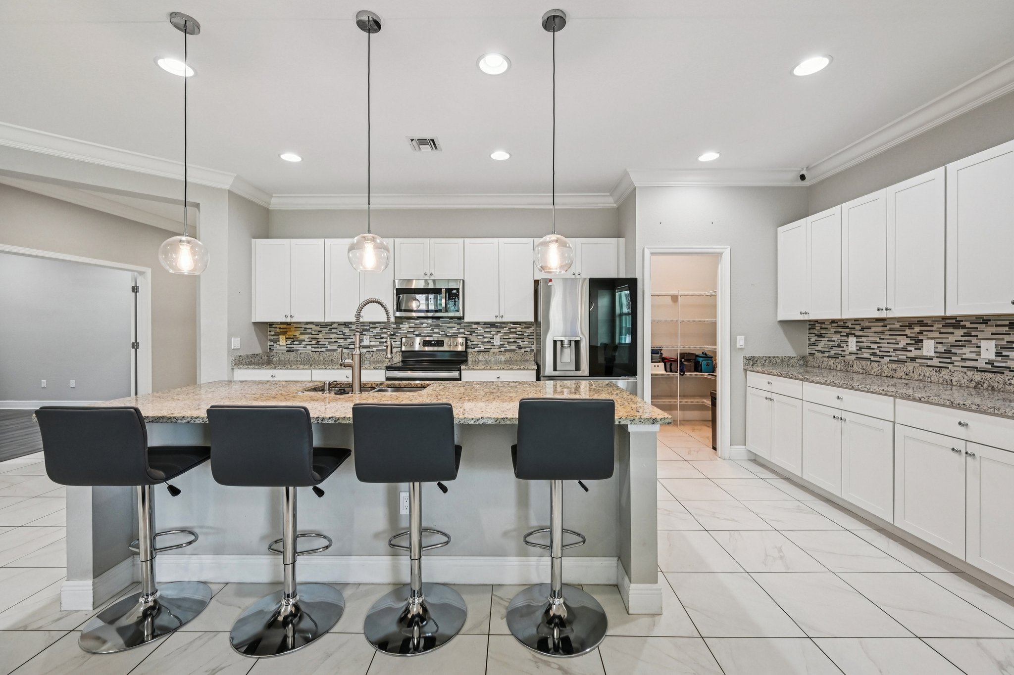 NW Vivanco St-L0803-014.jpg