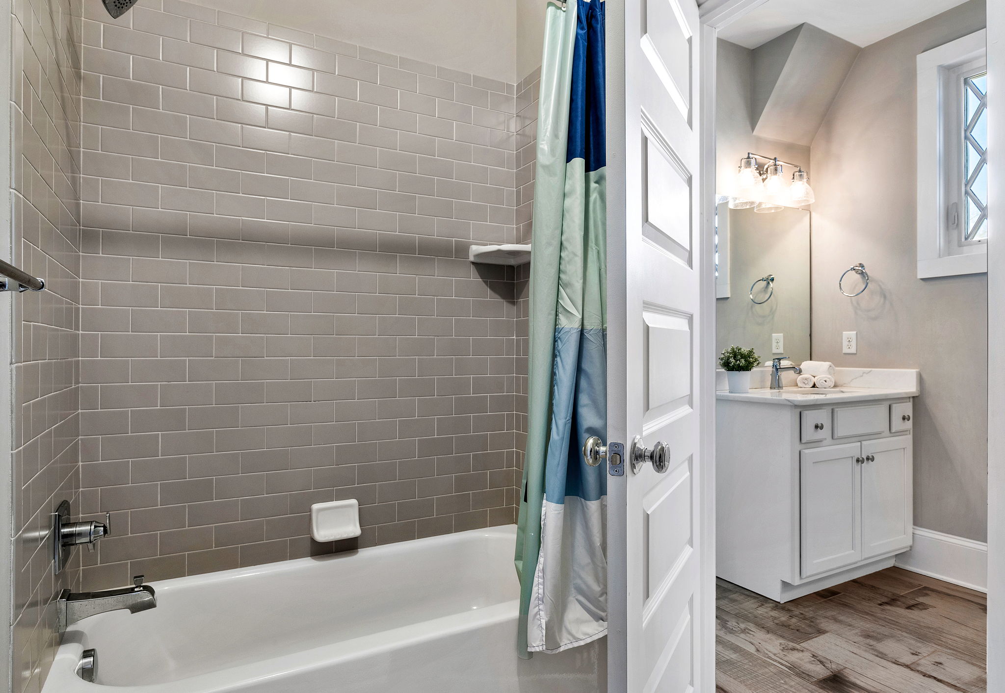 50-Jack and Jill Bath