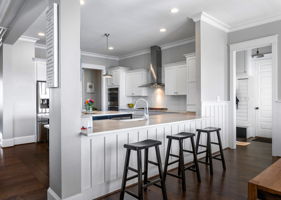 12-Kitchen and Breakfast Bar