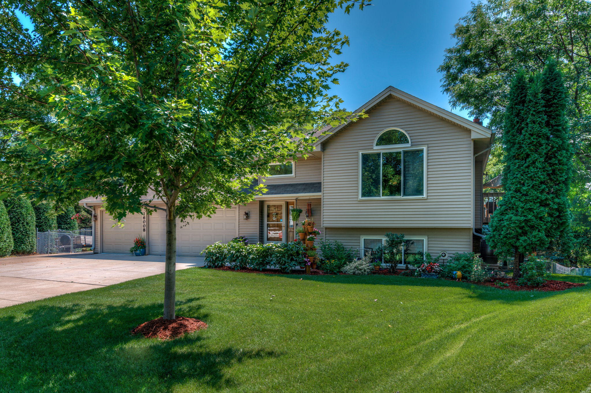  16008 Sheldon Ave, Eden Prairie, MN 55344, US