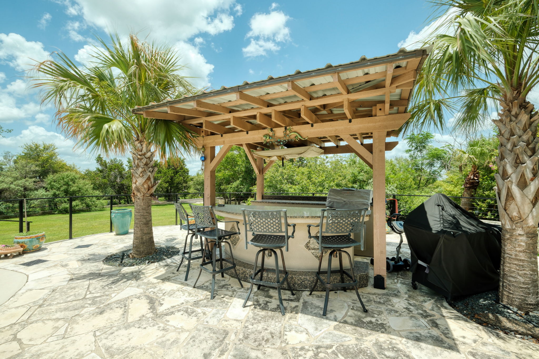Bar/Grilling Area