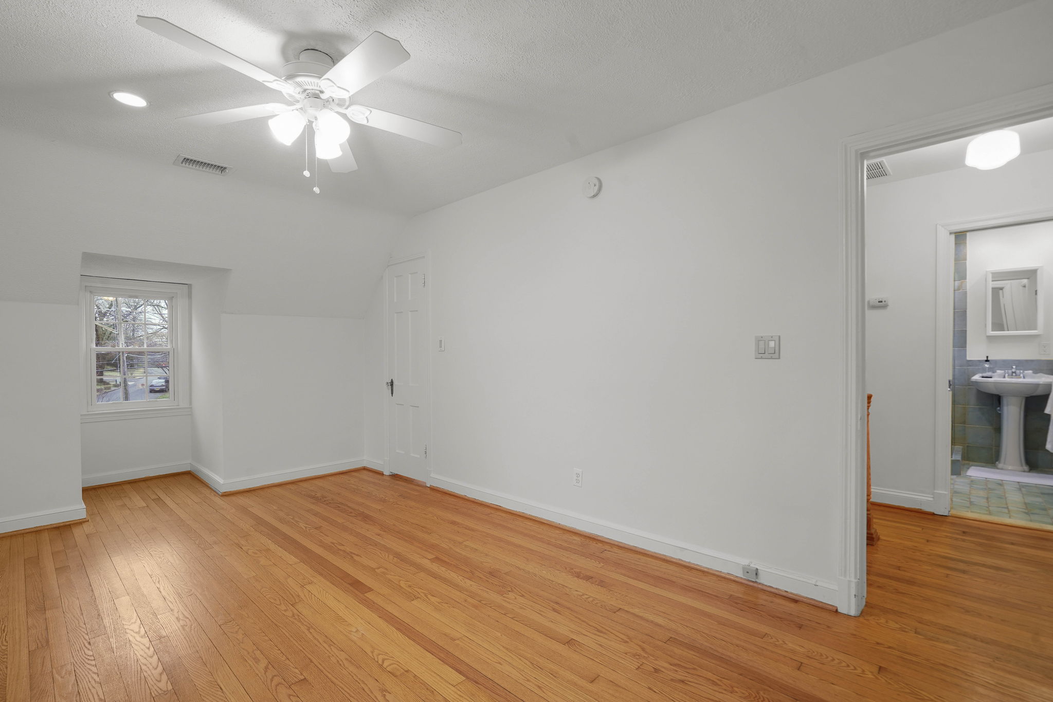 1601 Grace Church Rd, Silver Spring, MD 20910, USA Photo 25